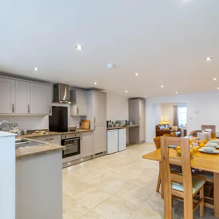 4 Bed In Langtoft 81235 * Weaverthorpe