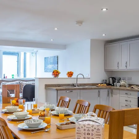 4 Bed In Langtoft 81235 *