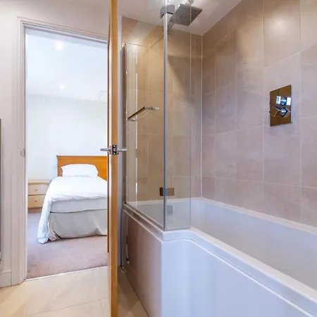 4 Bed In Langtoft 81235 Holiday home *